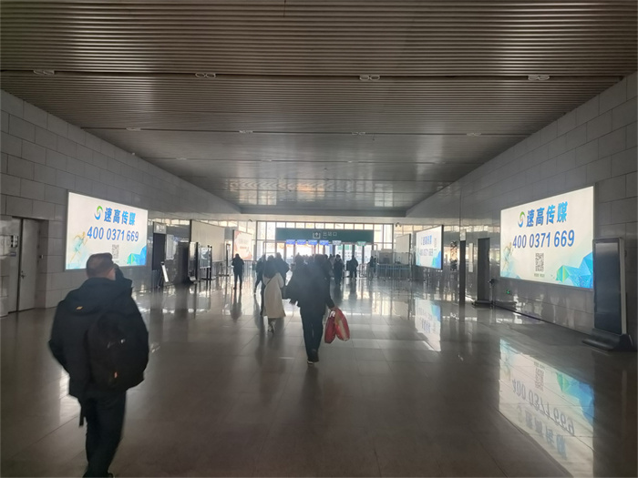 高鐵廣告投放量較多的10種媒體類型有哪些？